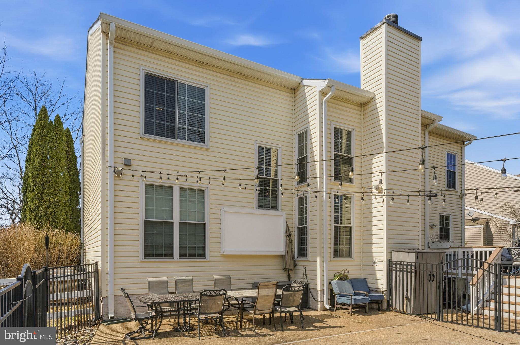 ROUND HILL - Residential