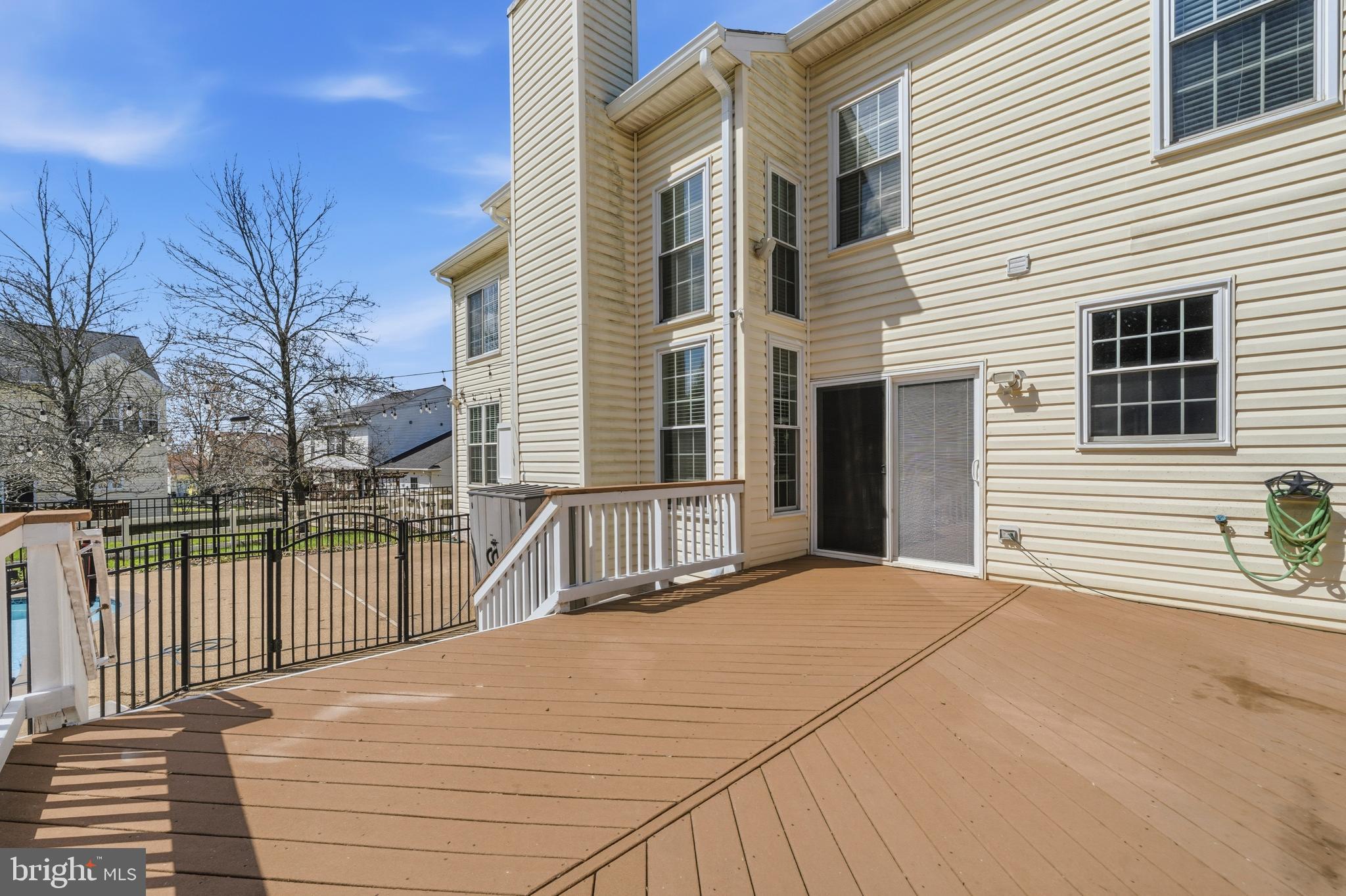 ROUND HILL - Residential