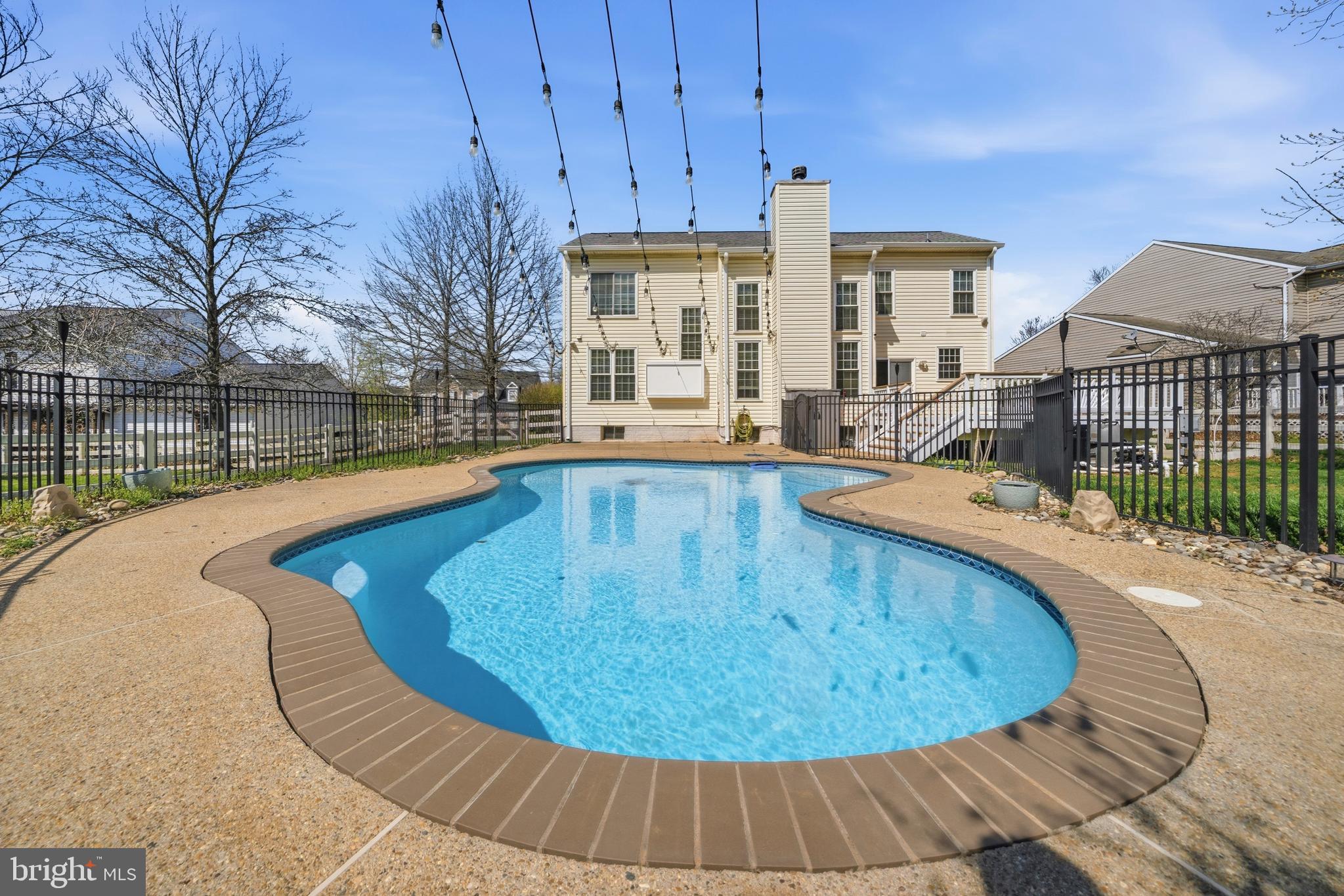 ROUND HILL - Residential