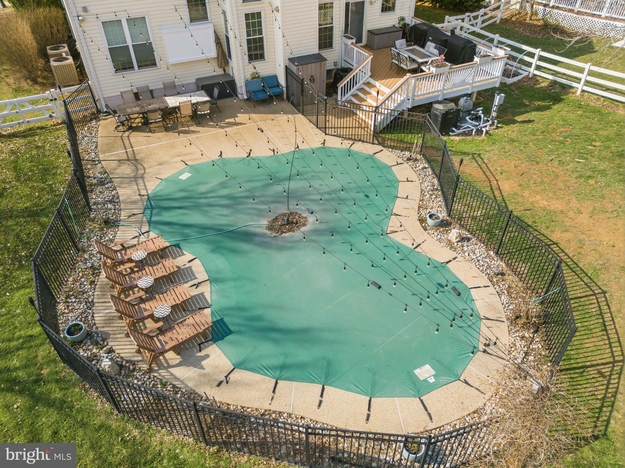 ROUND HILL - Residential