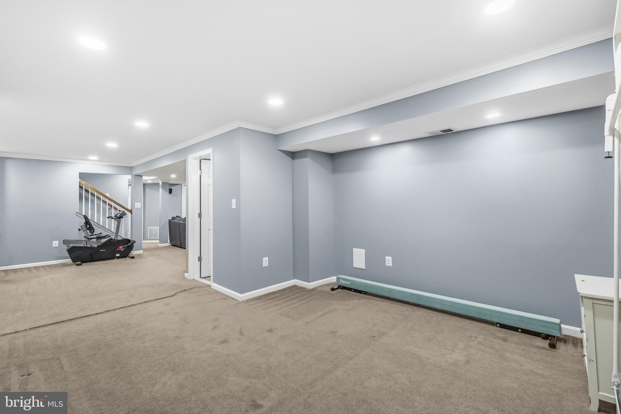 ROUND HILL - Residential