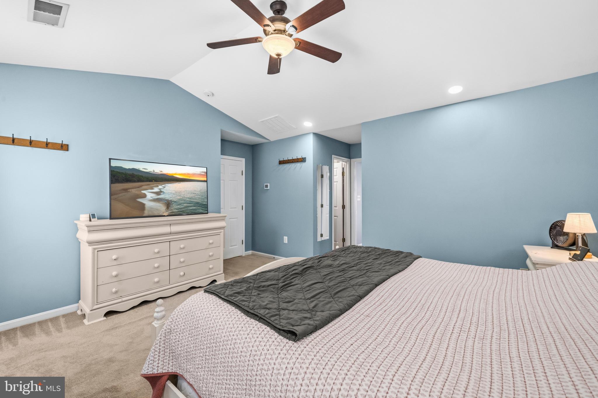 ROUND HILL - Residential