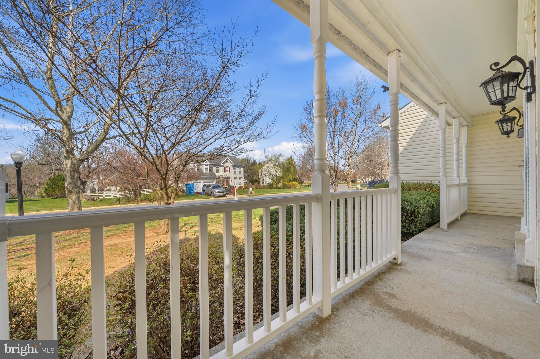 ROUND HILL - Residential