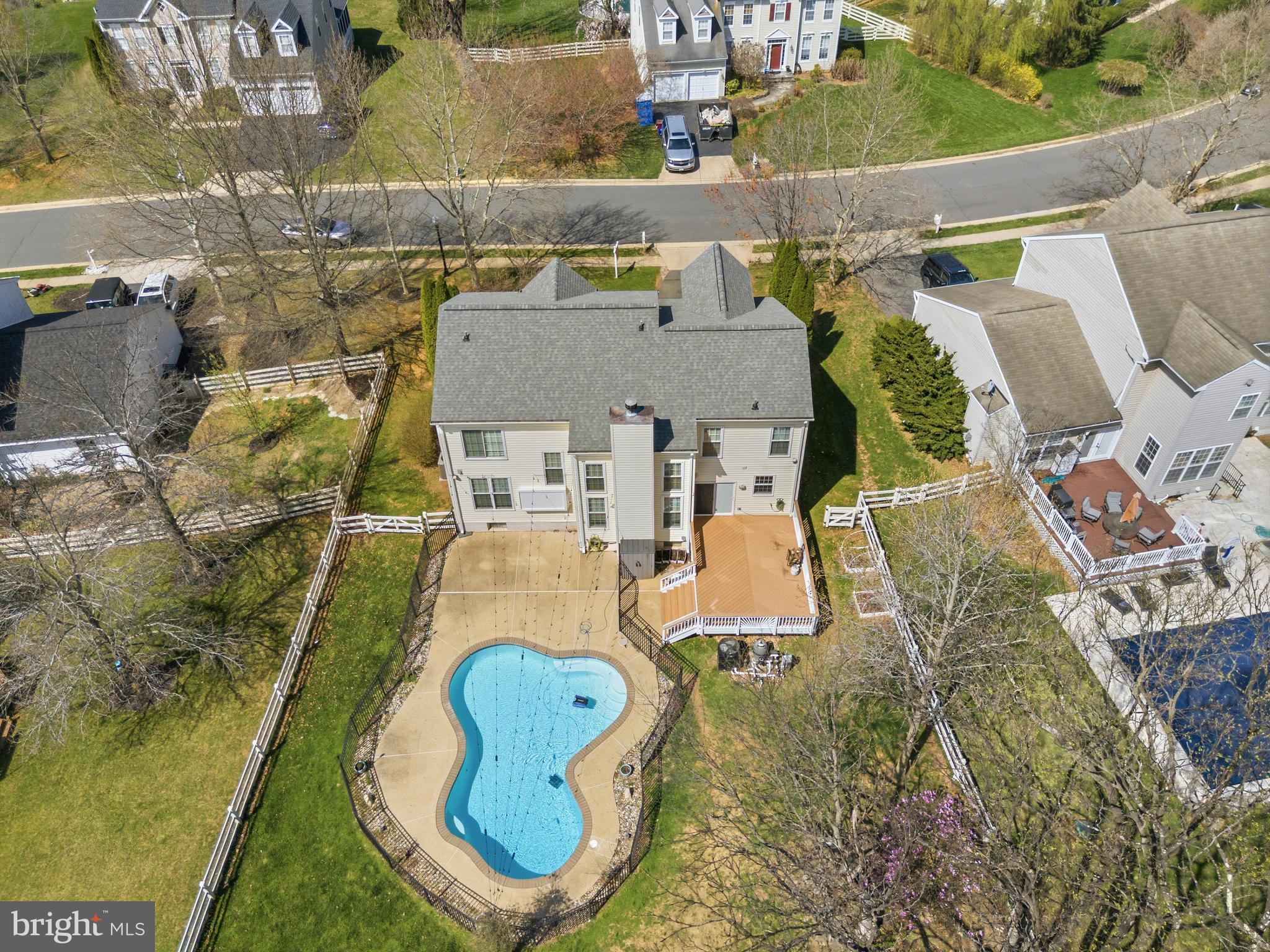 ROUND HILL - Residential