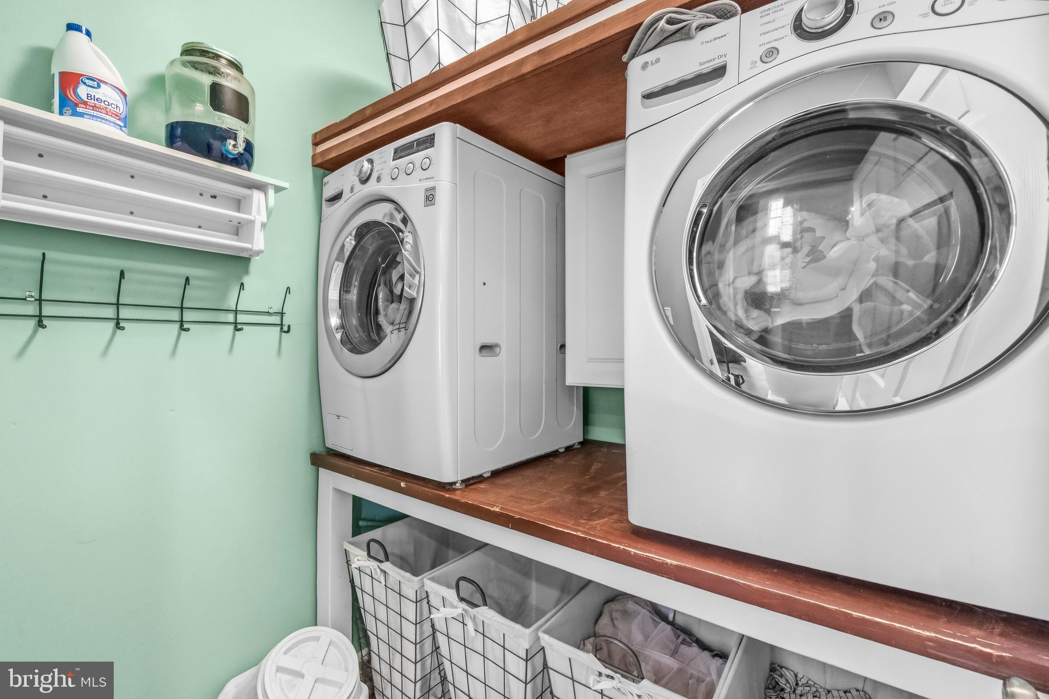 ROUND HILL - Residential