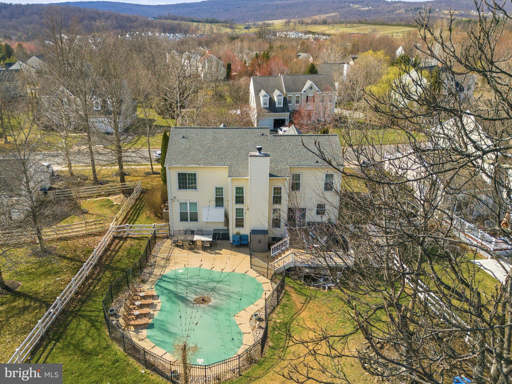 ROUND HILL - Residential