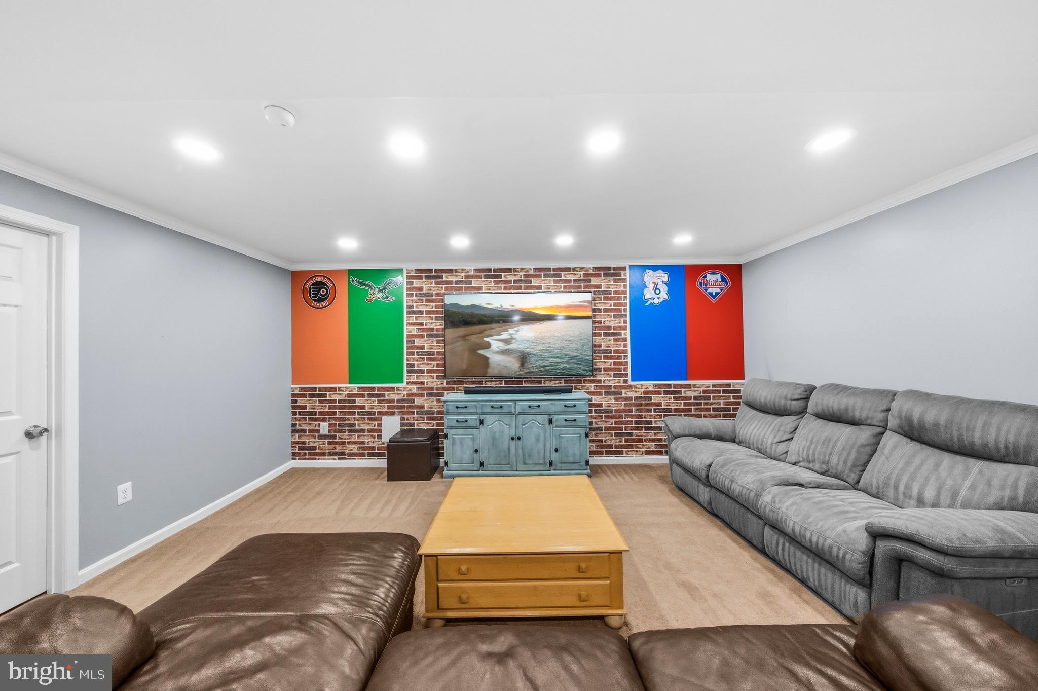 ROUND HILL - Residential