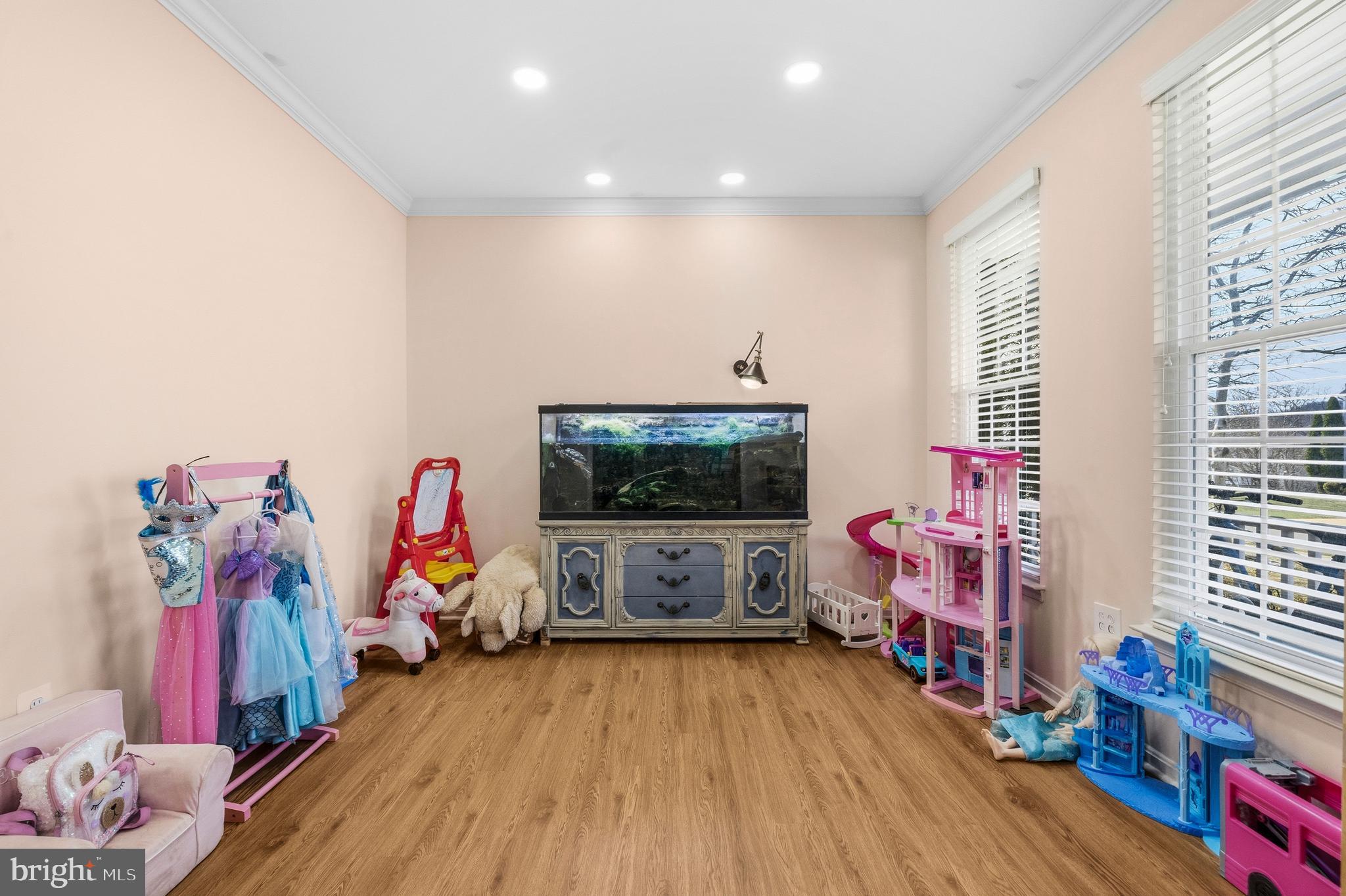 ROUND HILL - Residential