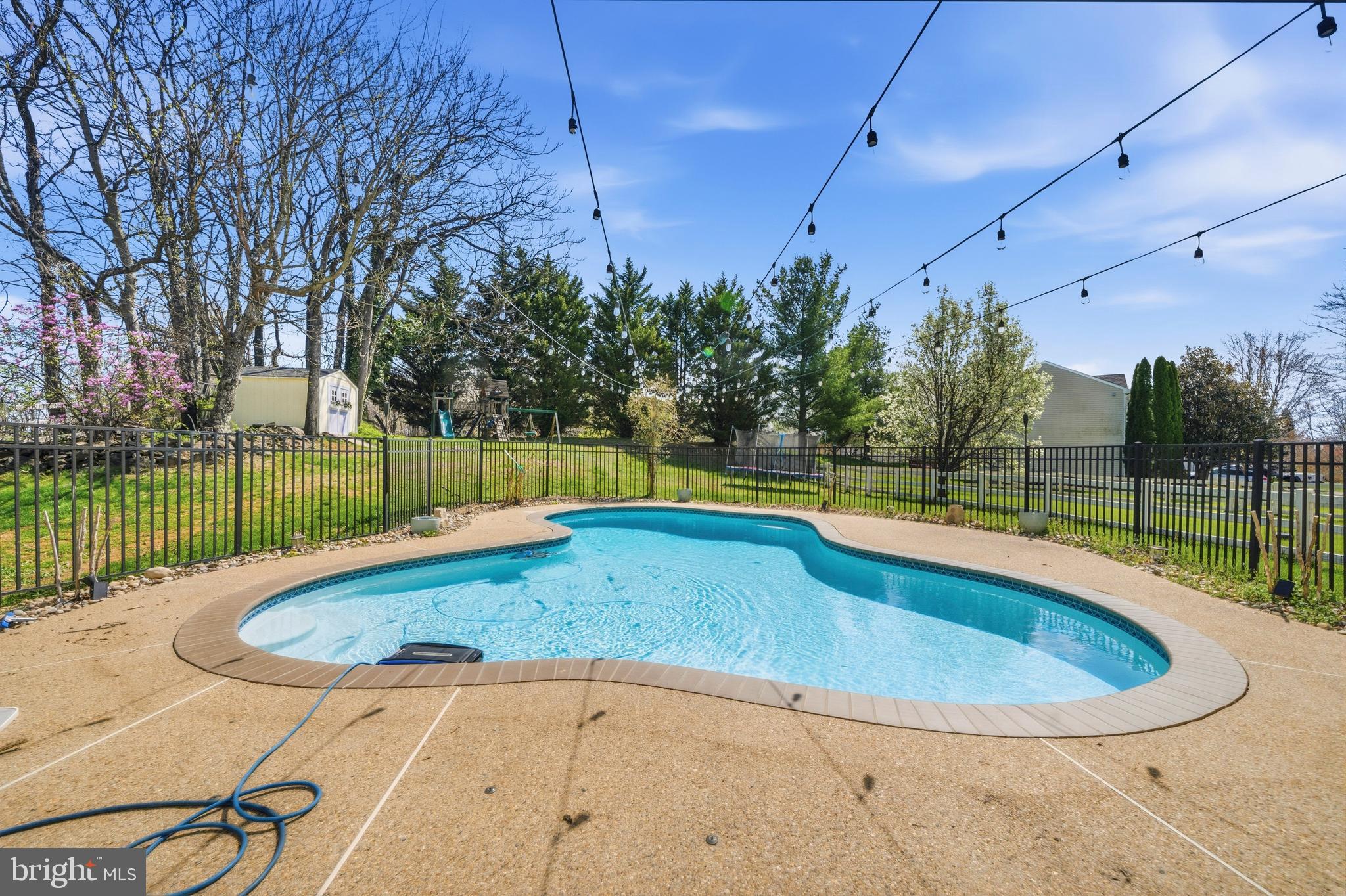 ROUND HILL - Residential