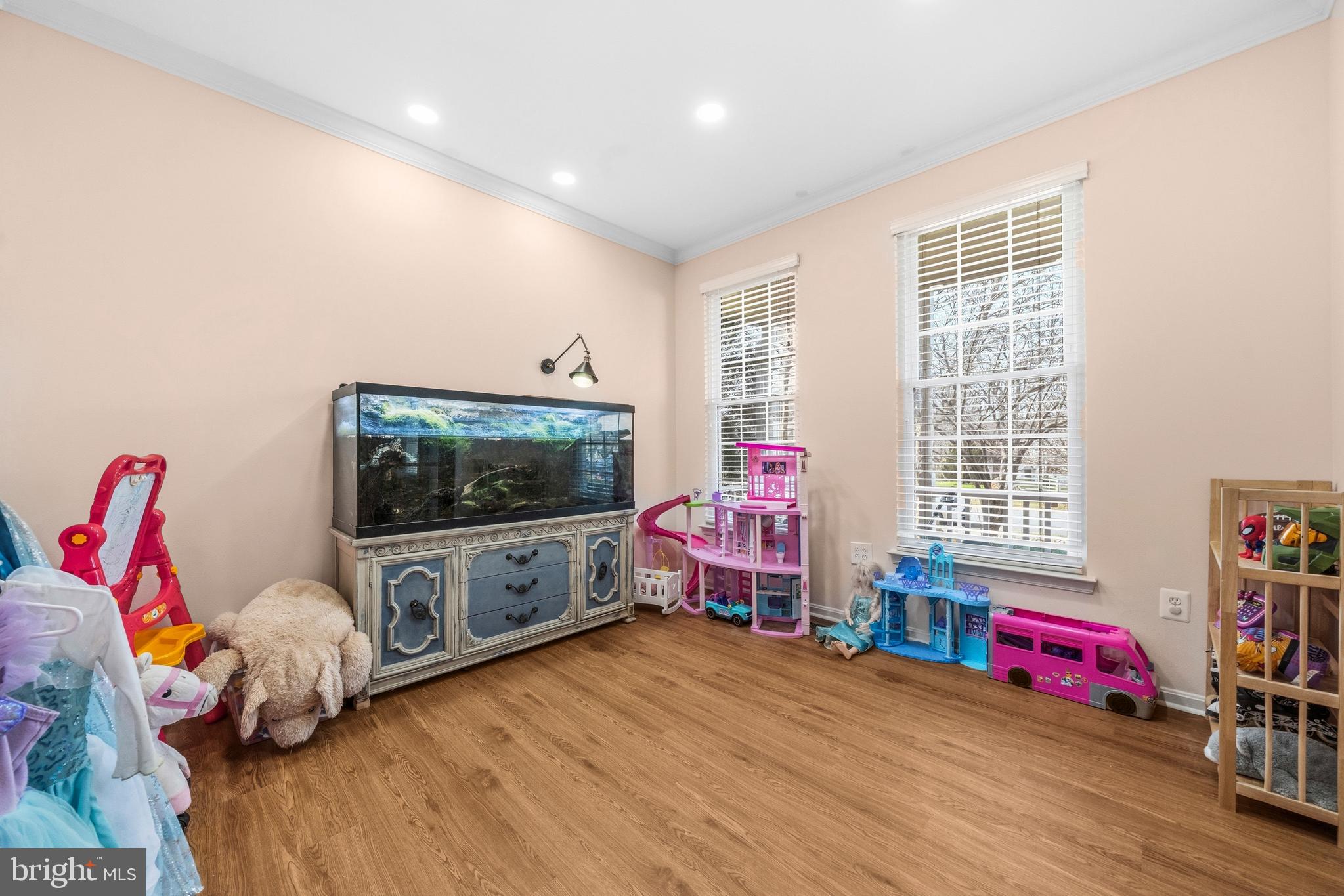 ROUND HILL - Residential