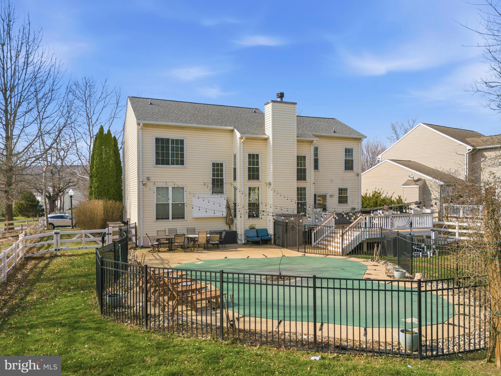 ROUND HILL - Residential