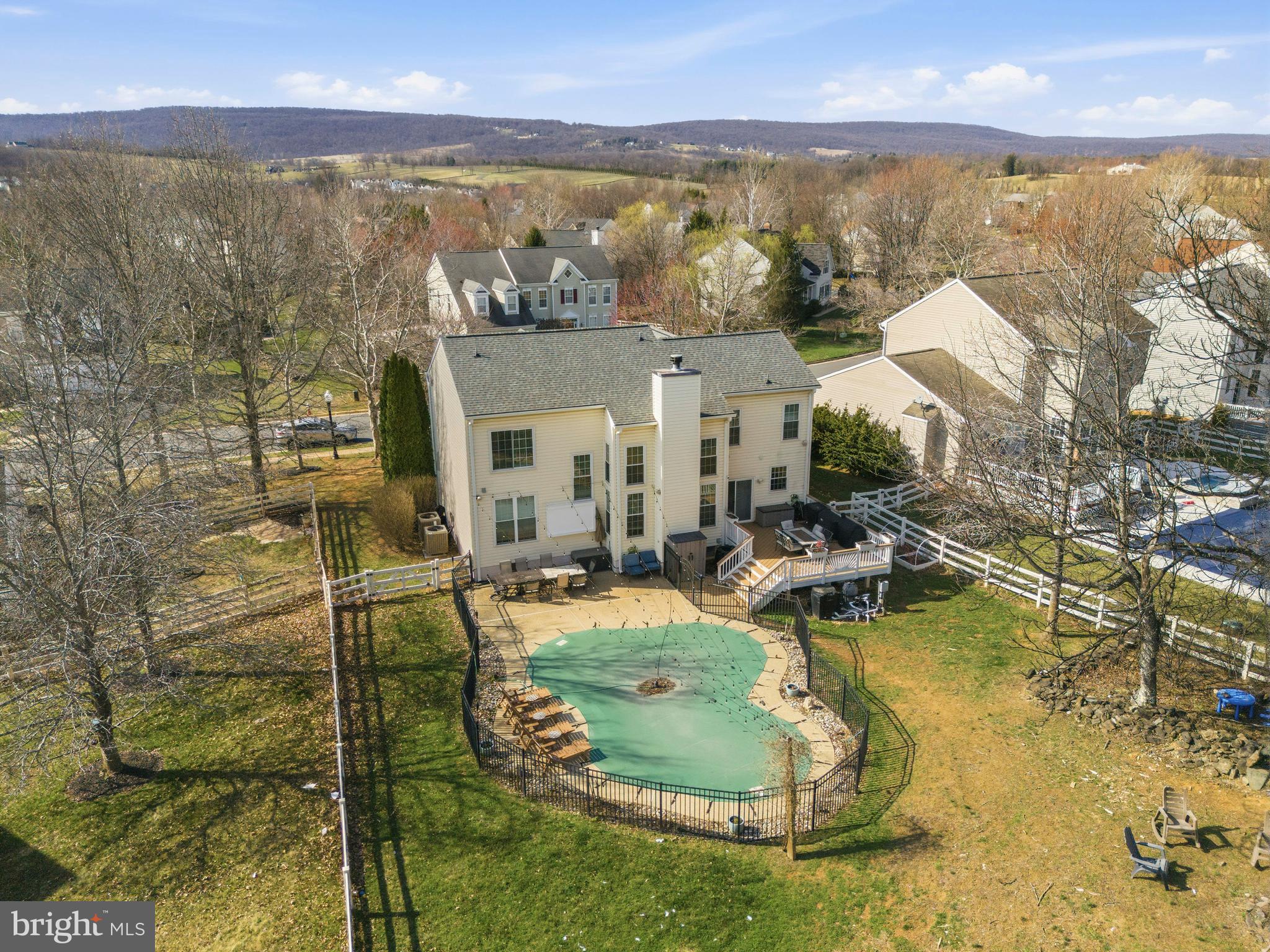 ROUND HILL - Residential