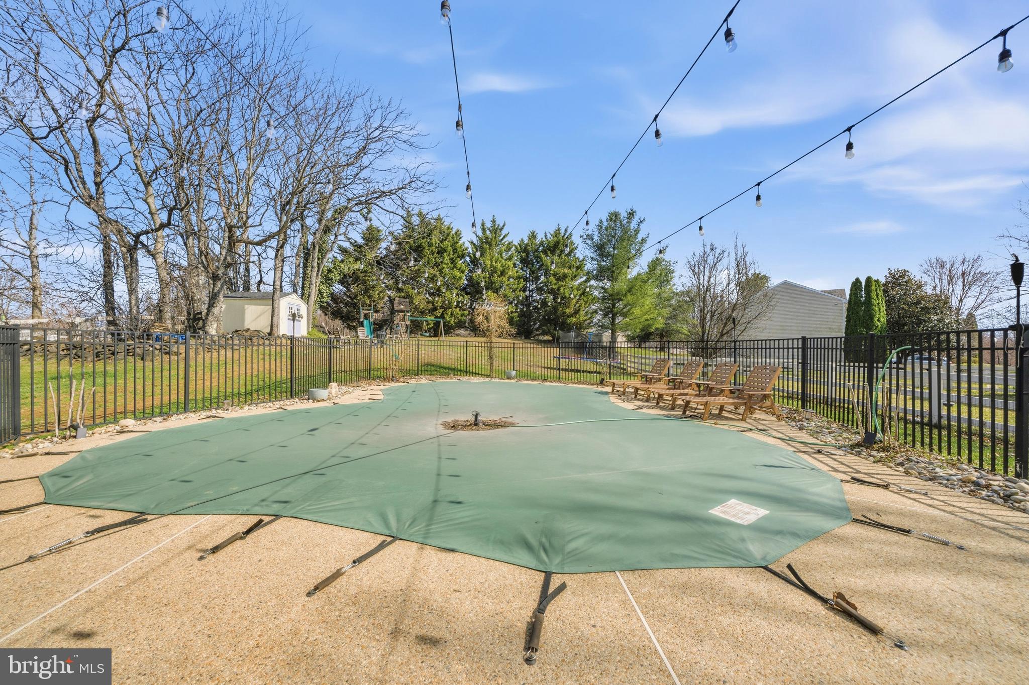 ROUND HILL - Residential