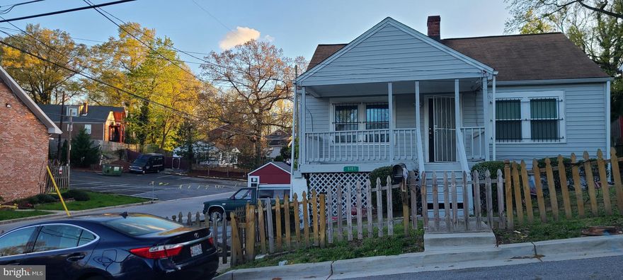 Great Investment Property.  Recently rehabbed.  Possibility of having 1 tenant upstairs & a 2nd tenant in the basement.  2 Kitchens.  2 seperate entrances. 4 Bedrooms. 2 Baths.  7 Parking Spaces.  Corner Lot.  Great location.  Bus service 1 block away on Larchmont.