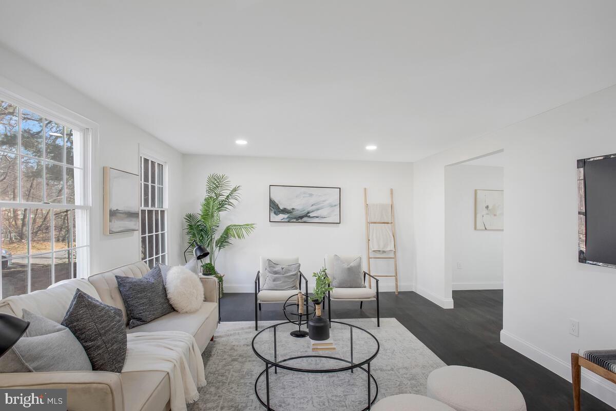 TANTALLON HILLS - Residential Lease