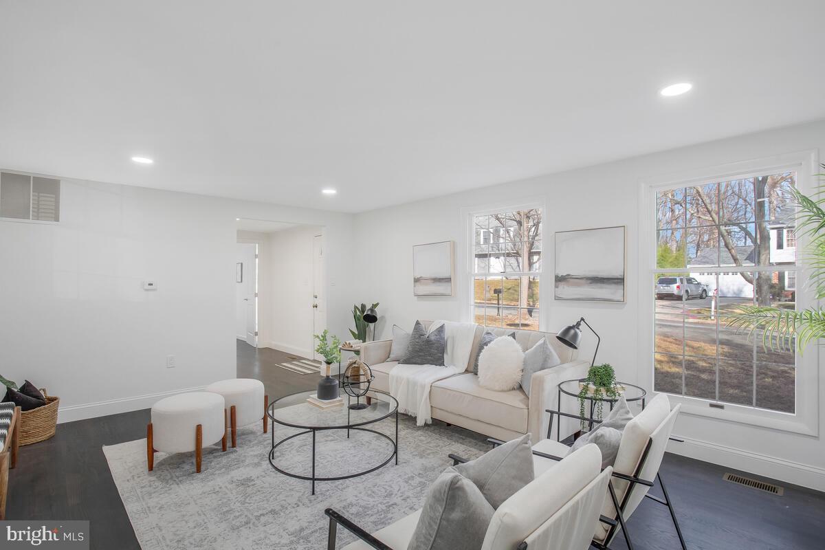 TANTALLON HILLS - Residential Lease