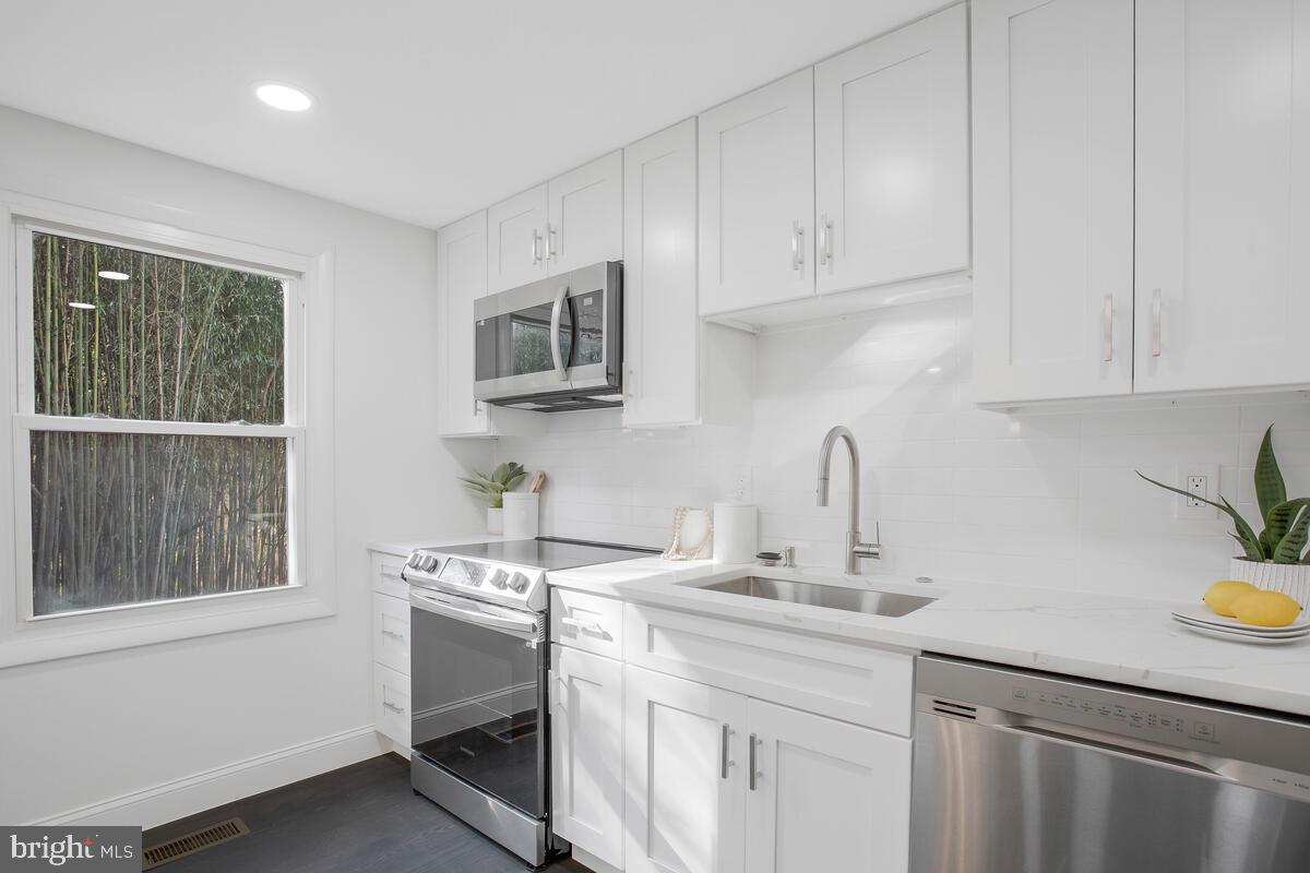 TANTALLON HILLS - Residential Lease