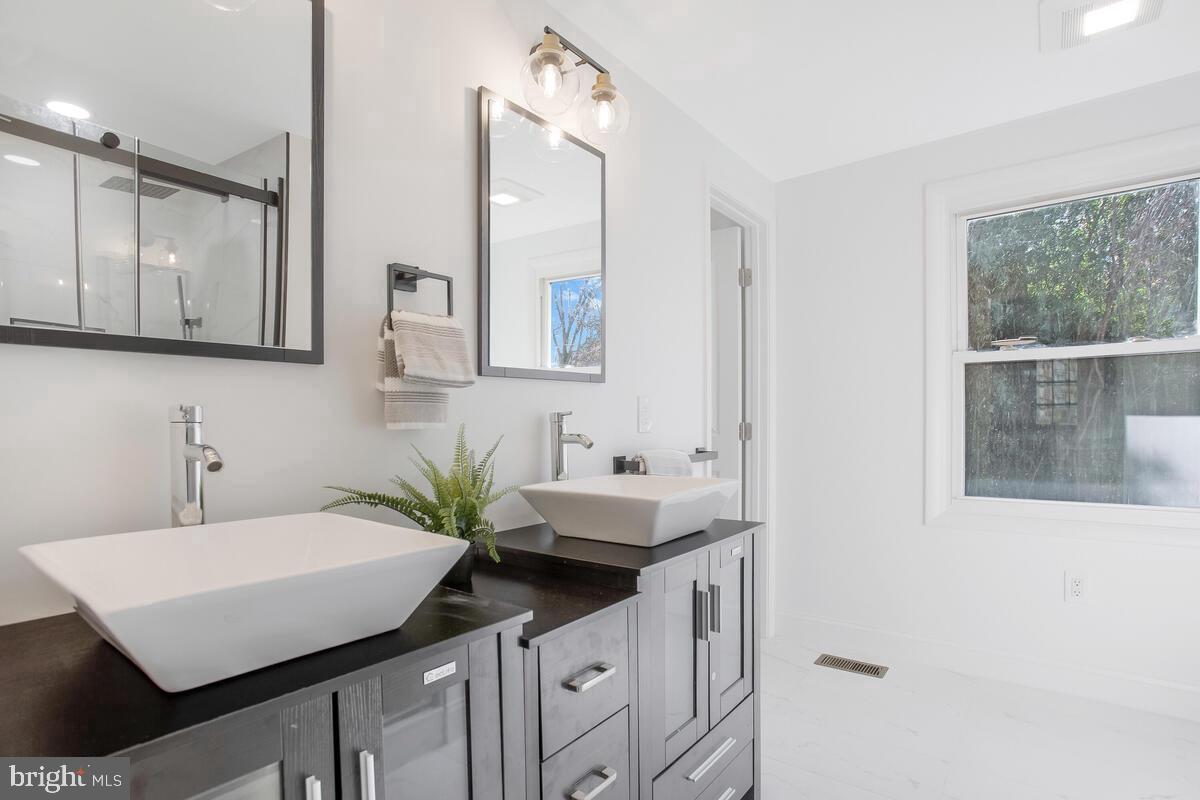 TANTALLON HILLS - Residential Lease