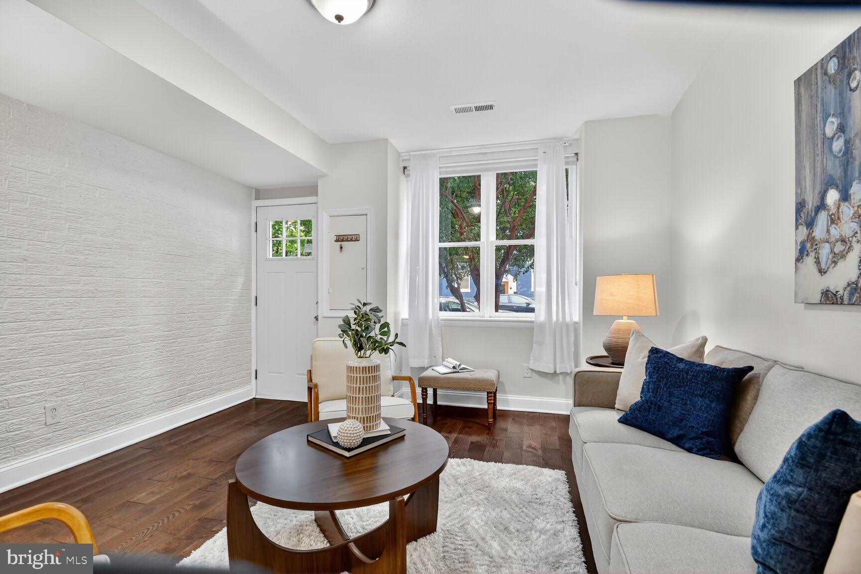 1027 6TH STREET NE