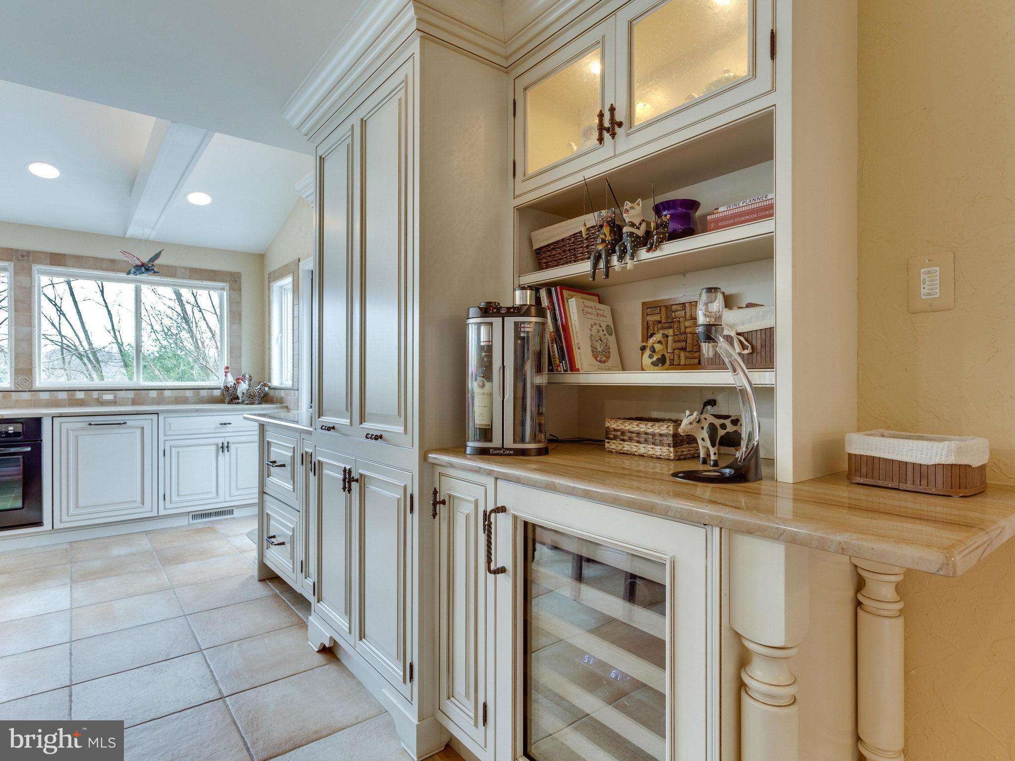 HILLSIDE MANOR - Residential