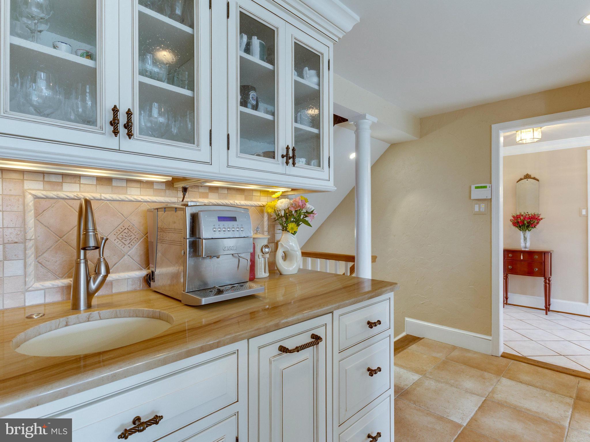 HILLSIDE MANOR - Residential