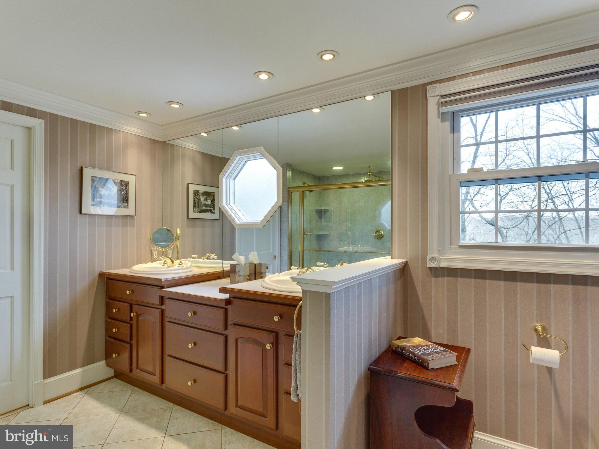 HILLSIDE MANOR - Residential