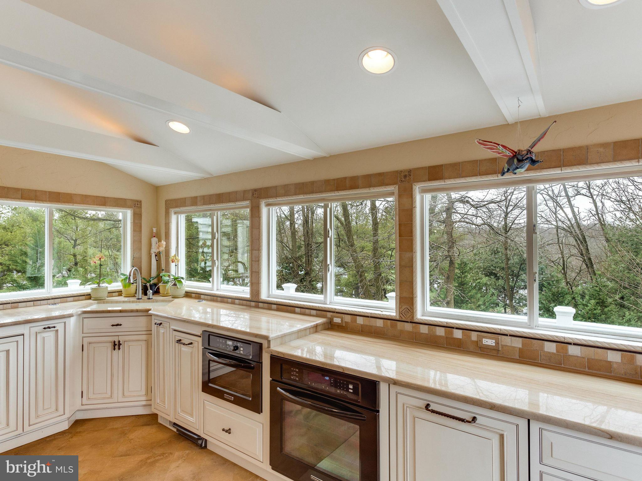 HILLSIDE MANOR - Residential