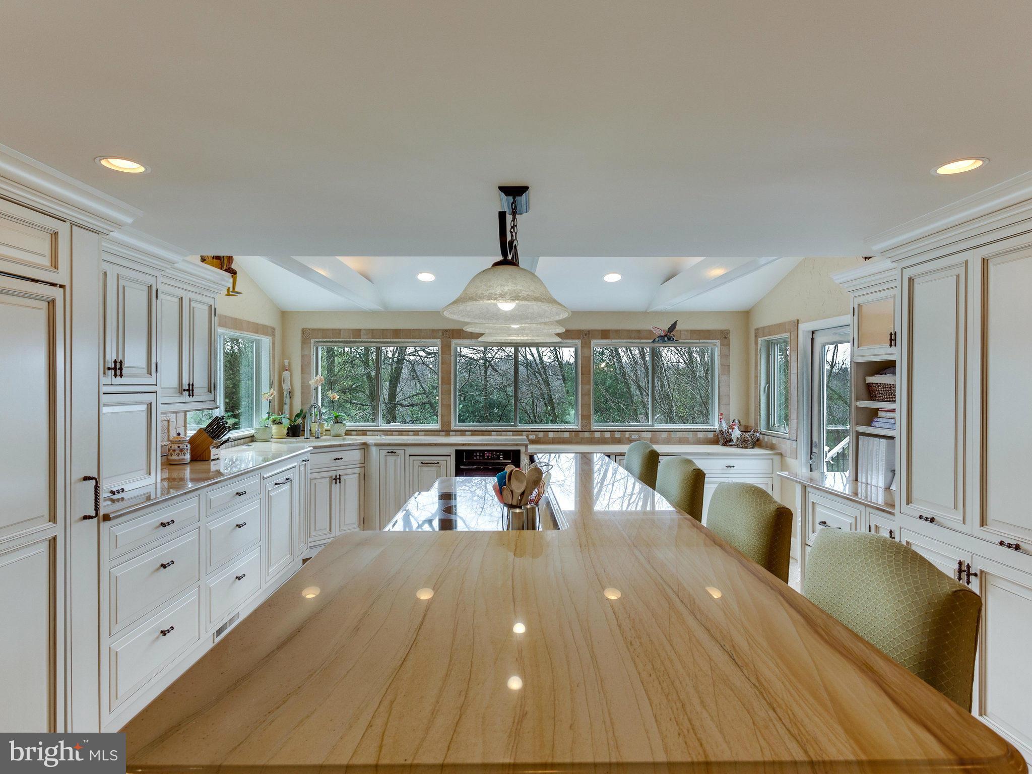 HILLSIDE MANOR - Residential