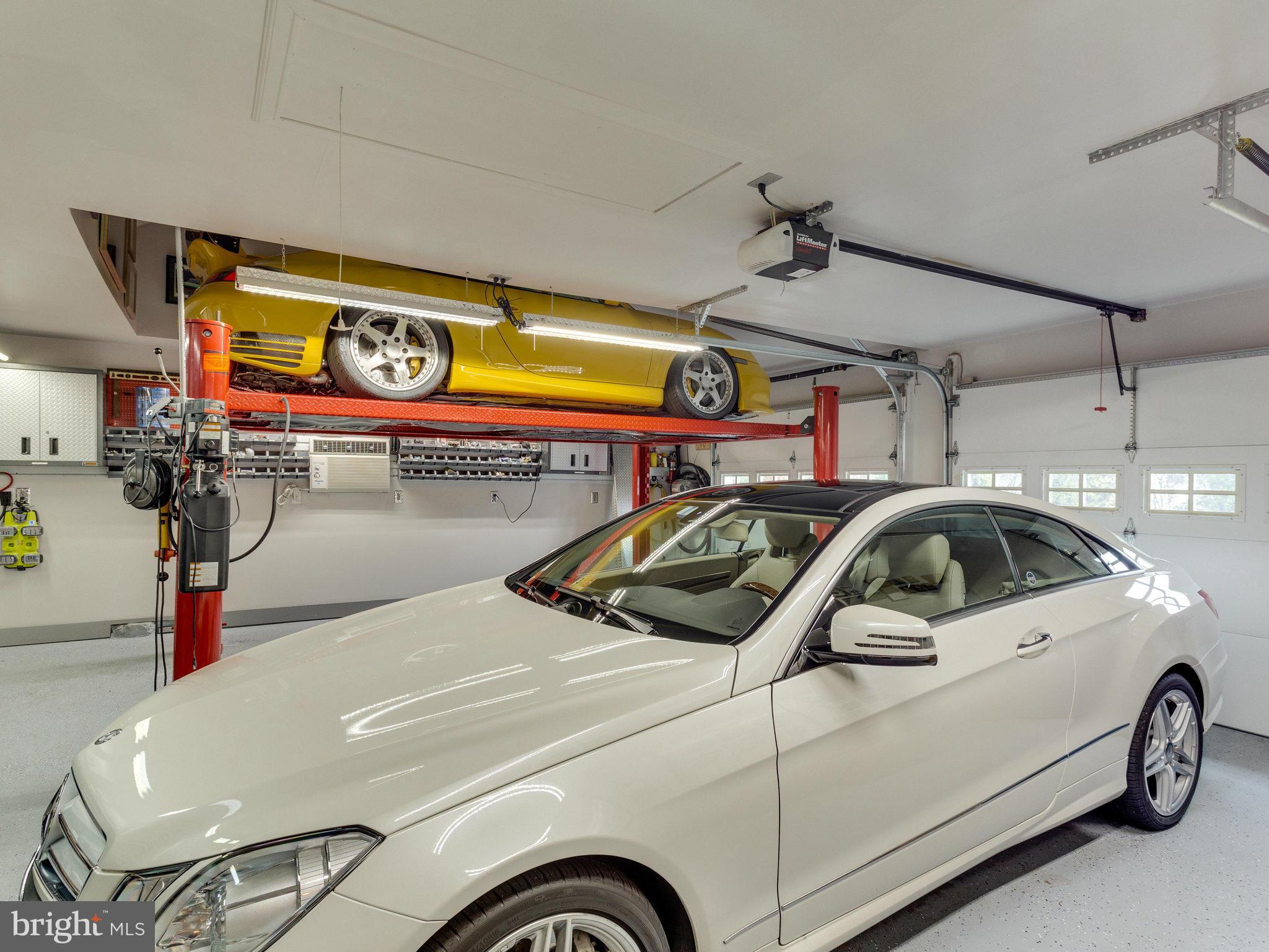 HILLSIDE MANOR - Residential