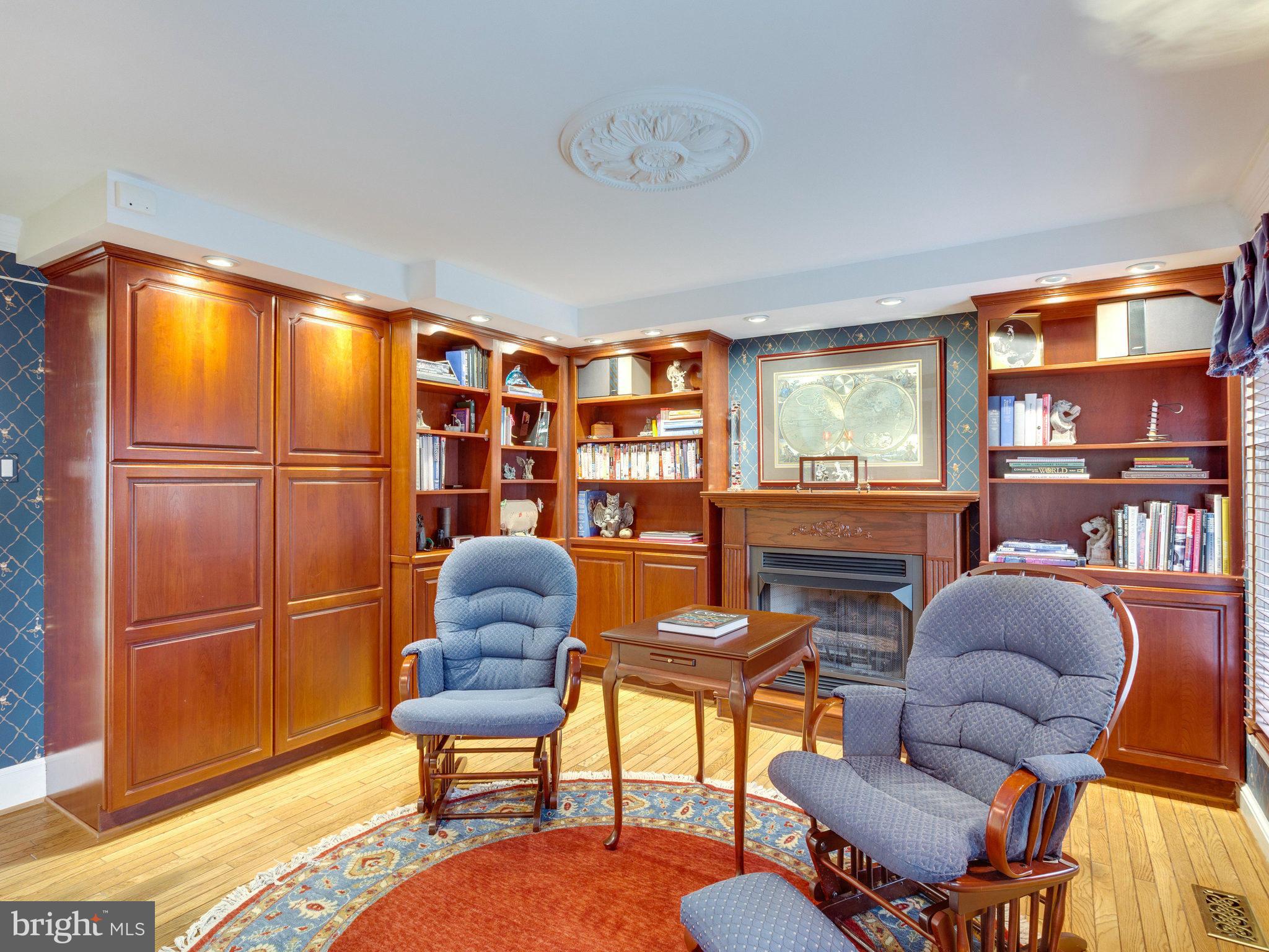 HILLSIDE MANOR - Residential