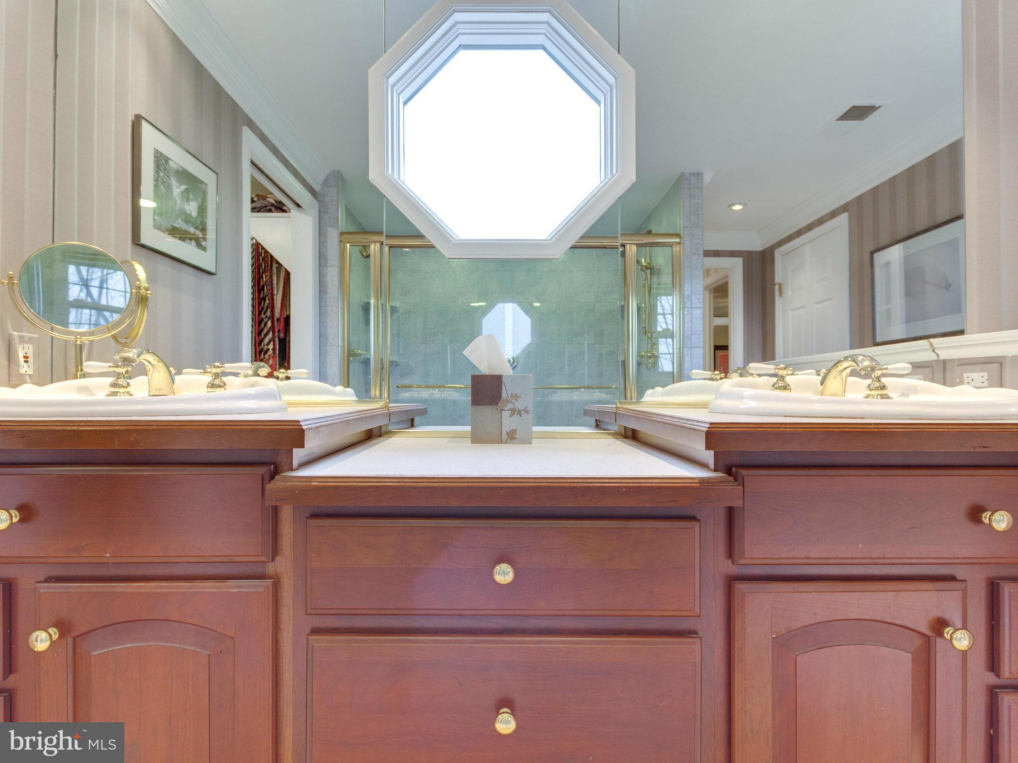 HILLSIDE MANOR - Residential