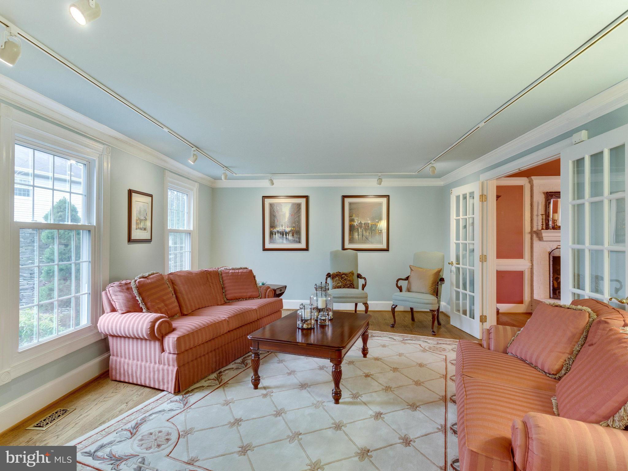 HILLSIDE MANOR - Residential