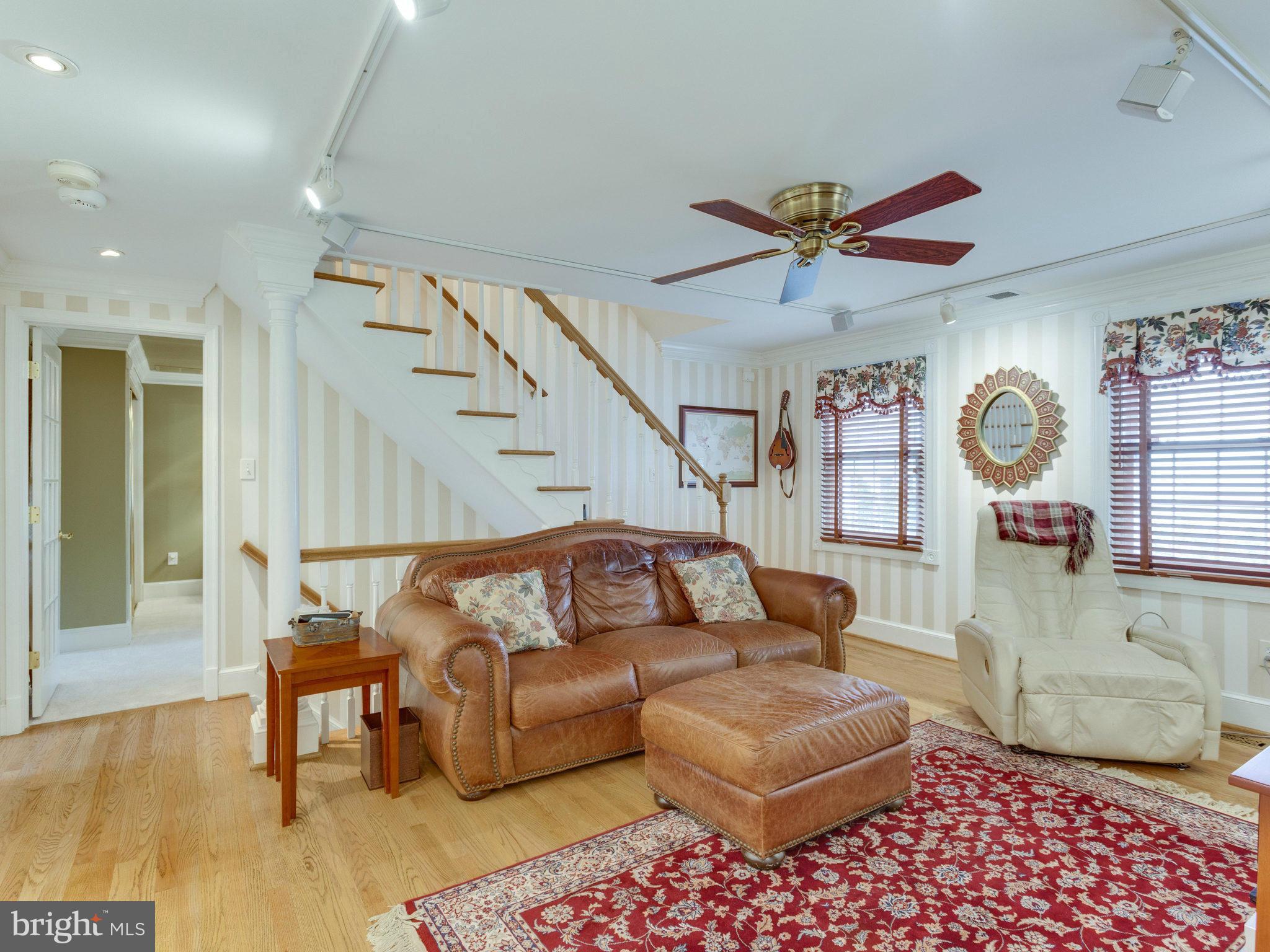 HILLSIDE MANOR - Residential