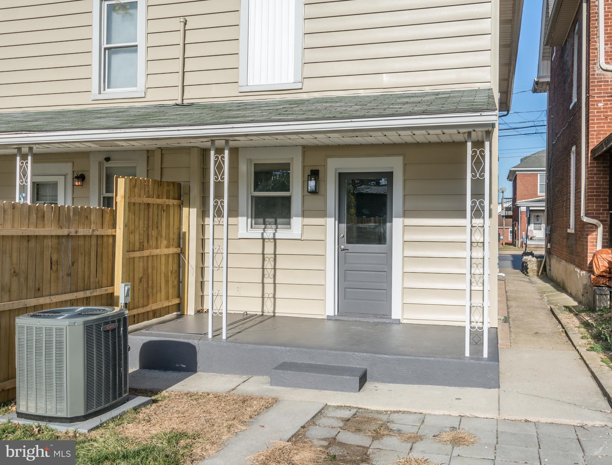 BUCHANAN TRAIL WEST - Residential