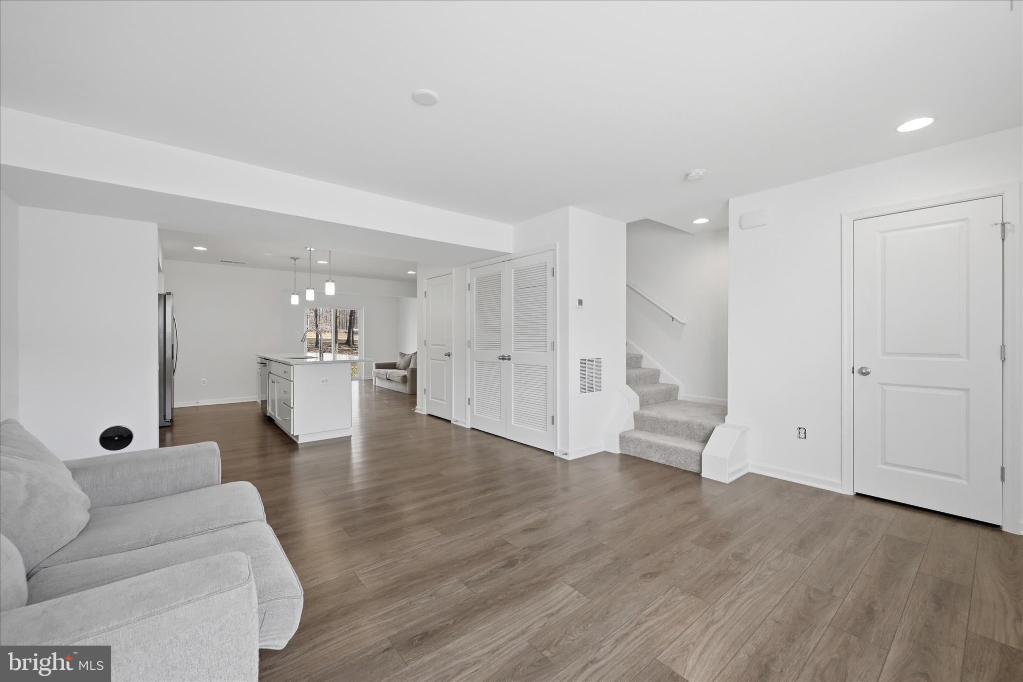 WHISPERING PINES - Residential