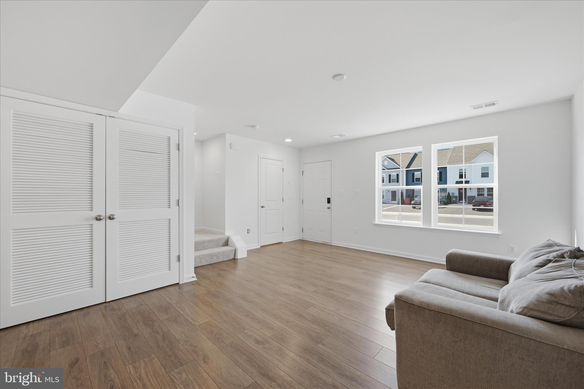 WHISPERING PINES - Residential