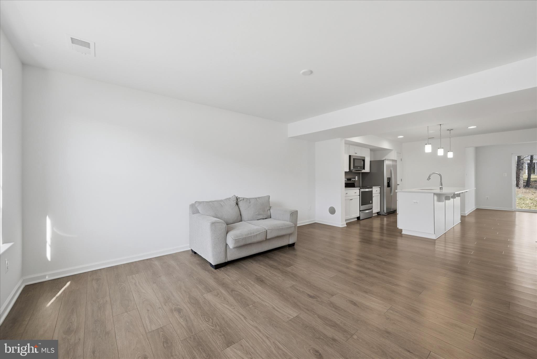 WHISPERING PINES - Residential