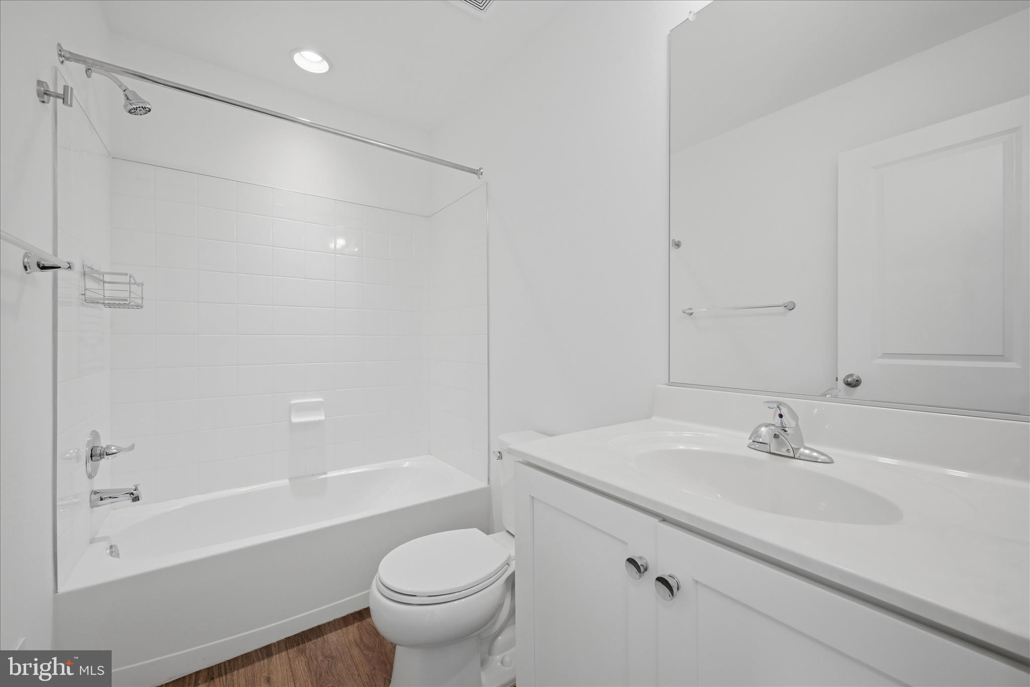 WHISPERING PINES - Residential