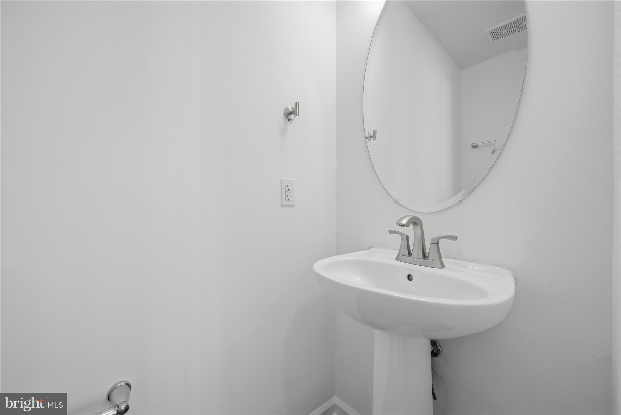 WHISPERING PINES - Residential