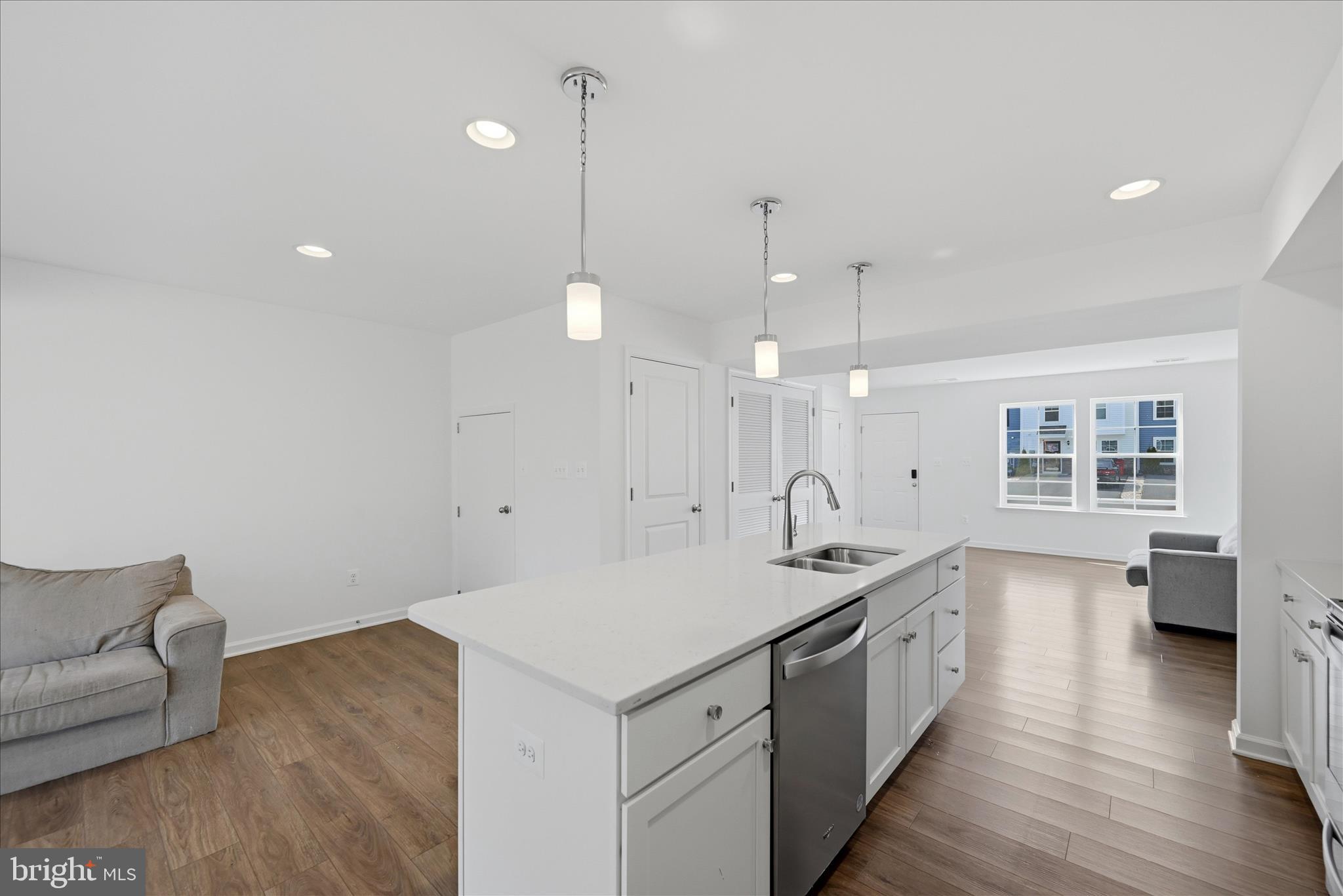 WHISPERING PINES - Residential