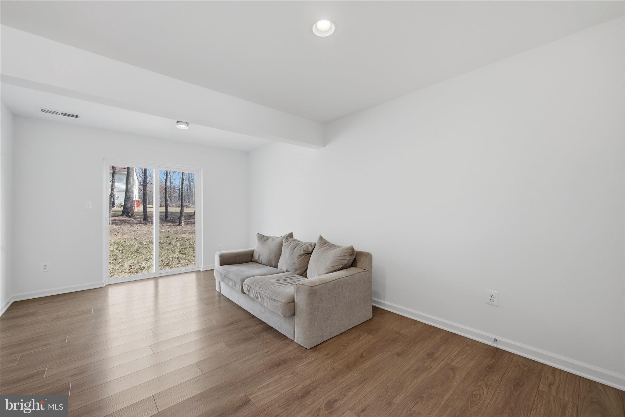 WHISPERING PINES - Residential