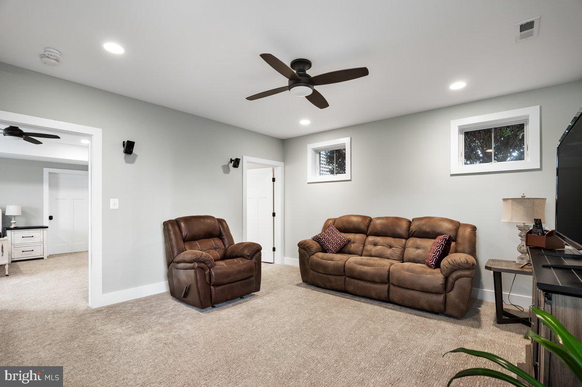 CHALK FARM - Residential