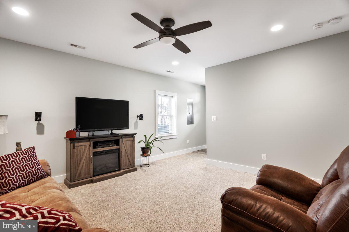 CHALK FARM - Residential