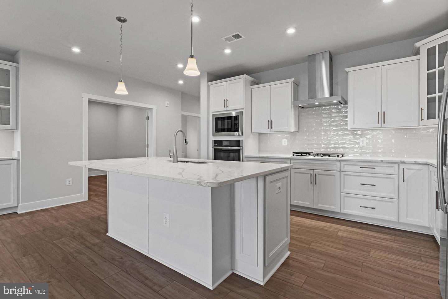 830 WARBLER WAY 2833