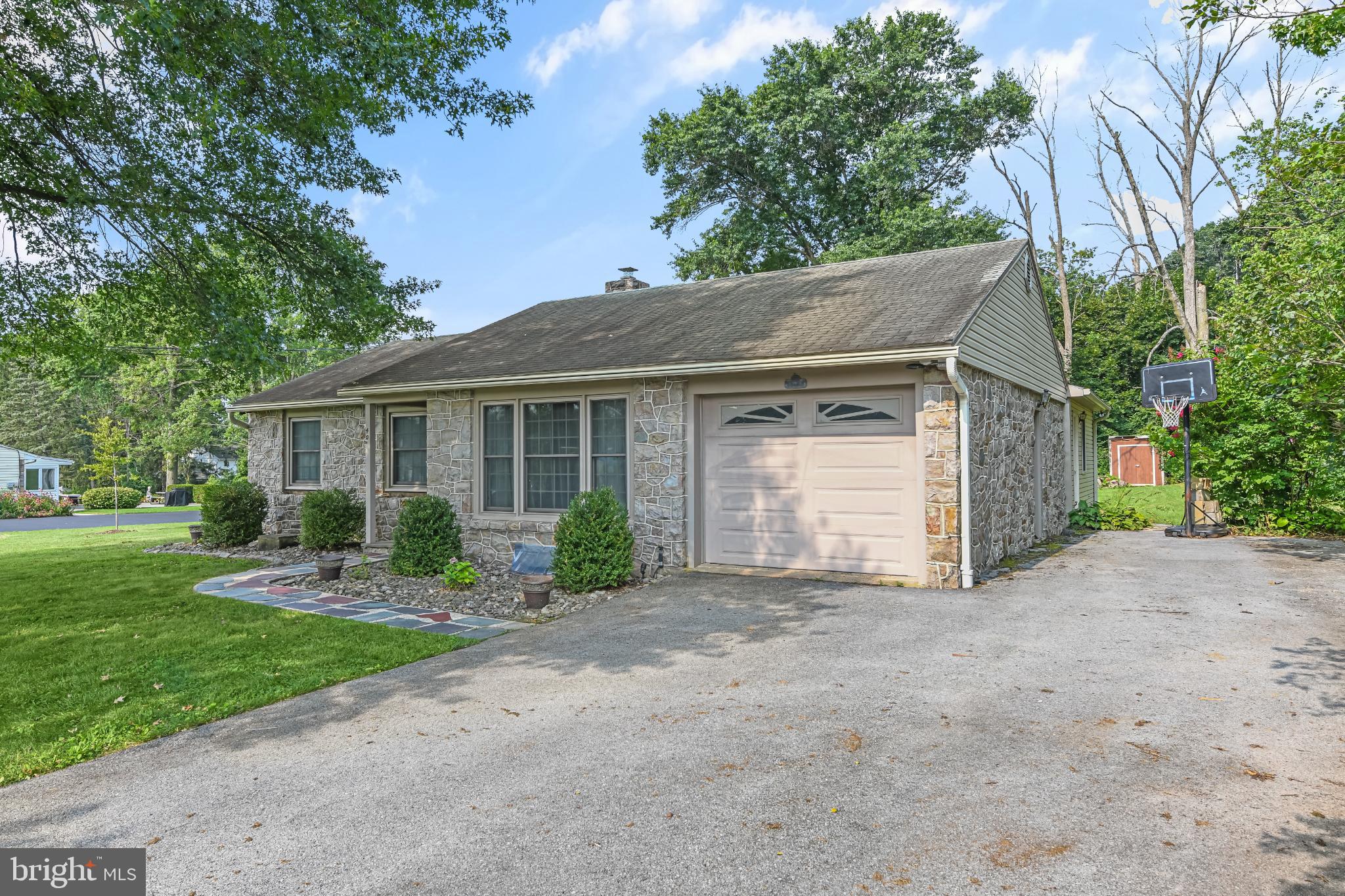 408 OLD AIRPORT ROAD