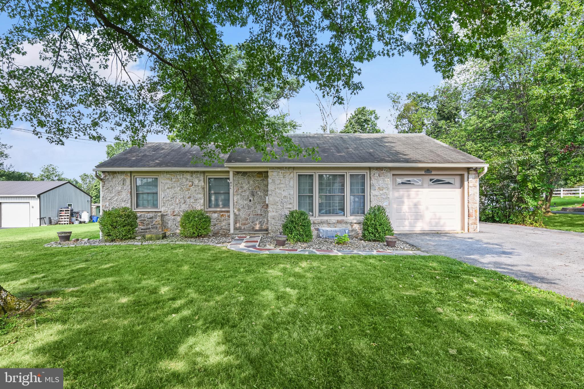 408 OLD AIRPORT ROAD