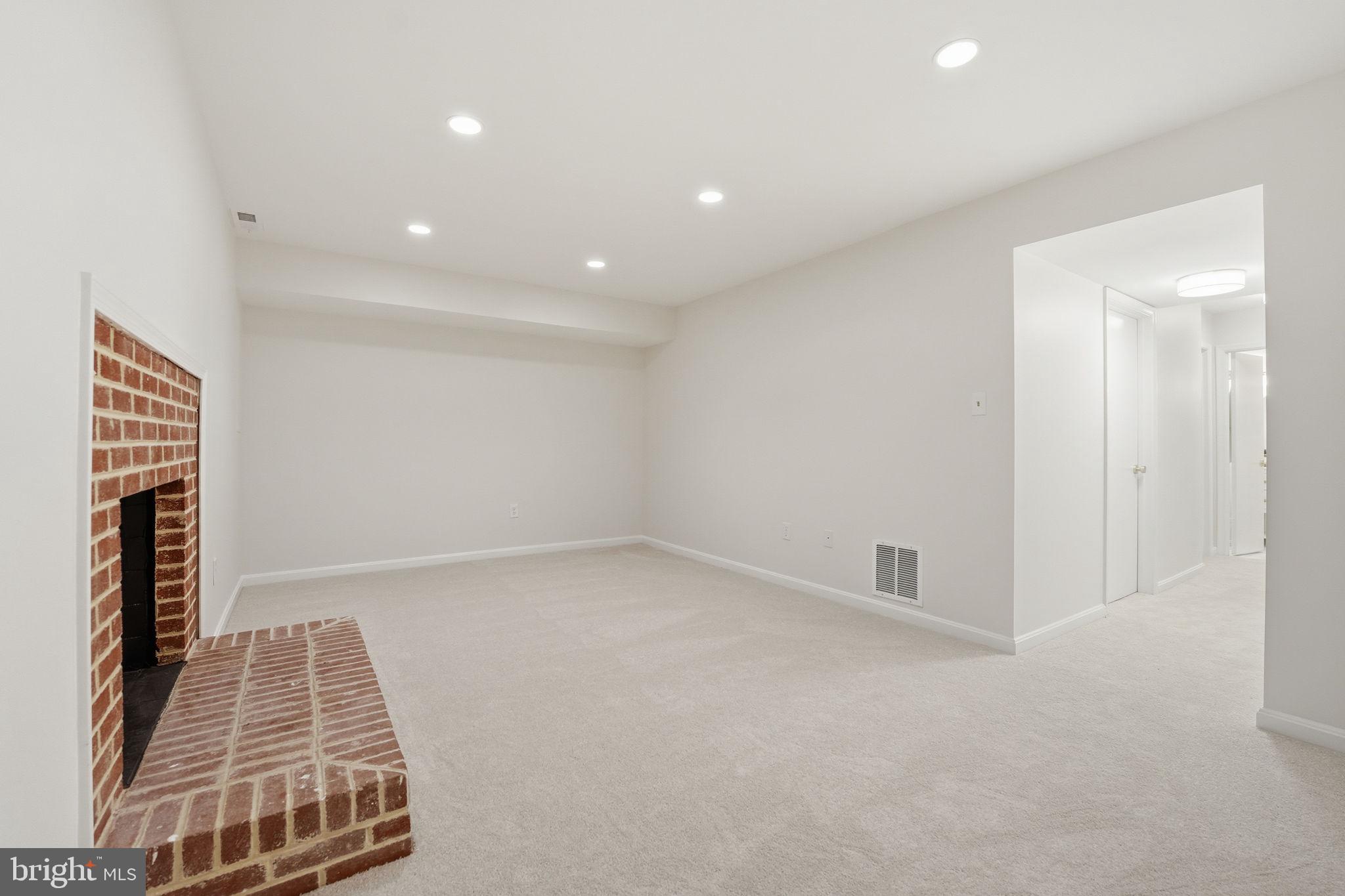 PINECREST HEIGHTS - Residential