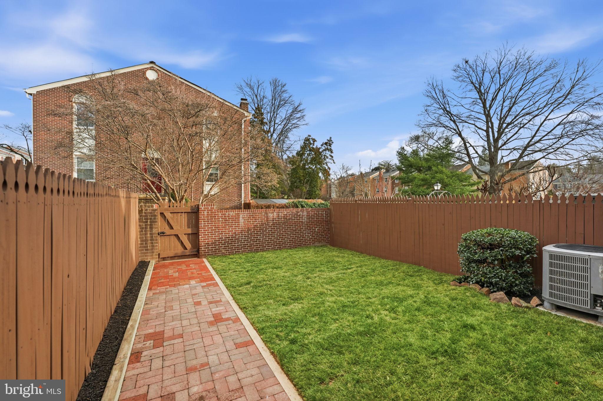 PINECREST HEIGHTS - Residential