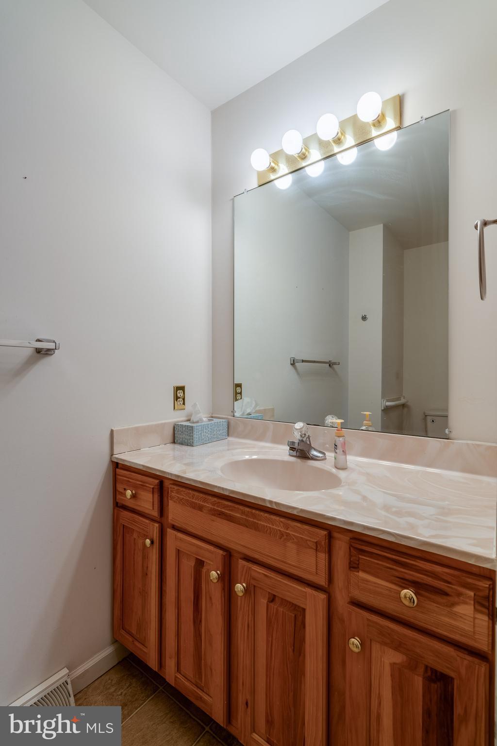 MANOR OAKS - Residential