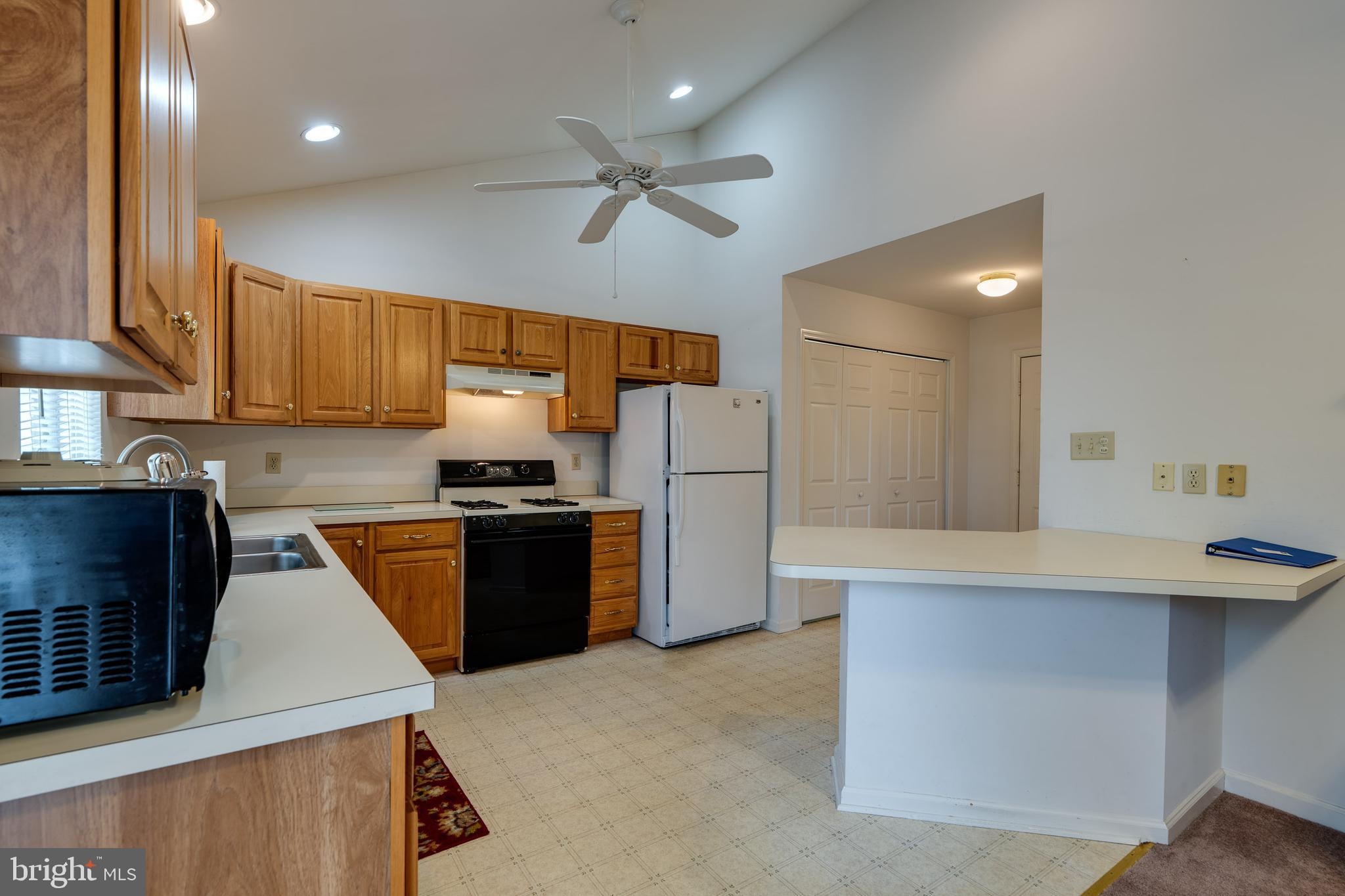 MANOR OAKS - Residential